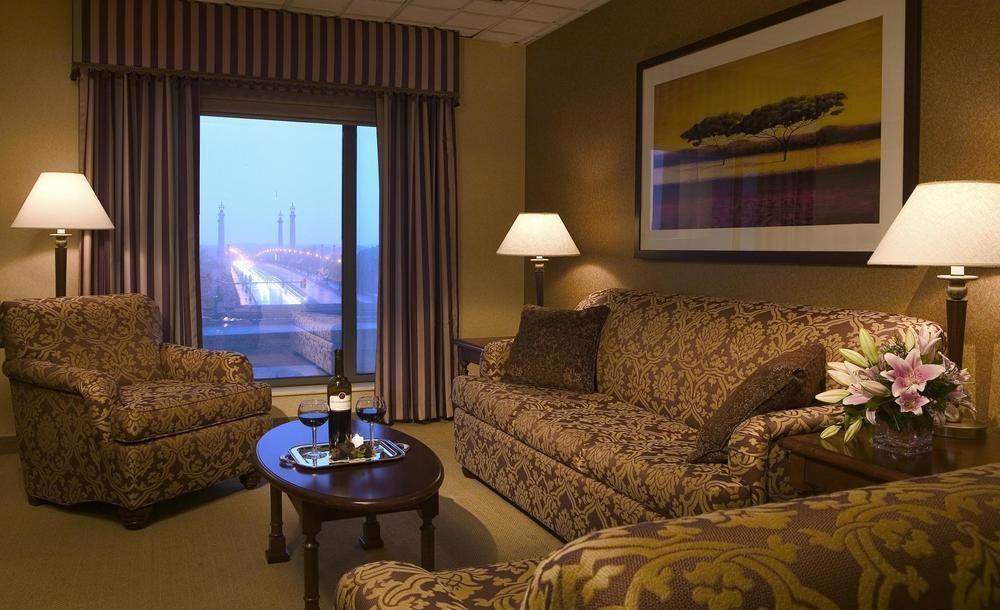 Sheraton Springfield Monarch Place Hotel Dış mekan fotoğraf